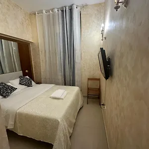 https://termini-sunlight-house.it-romehotels.com